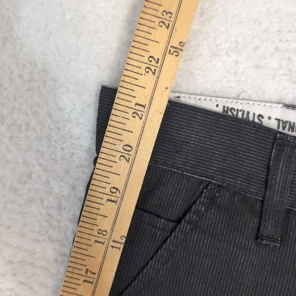 NEW VANS Black Lightweight OFF THE WALL Casual Skate Surf Shorts Kids 18 30"x11 - Picture 3 of 8